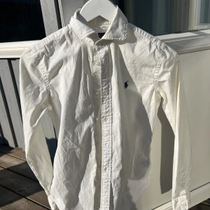 Polo Ralph lauren blus  - Polo Ralph lauren blus knappt använd väldigt bra sick. 