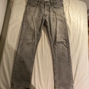Jack and Jones jeans - Bra skick säljer pga för stora. 