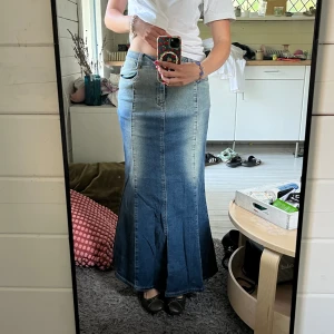 Långkjol denim ”mermaid” - Underbar långkjol! Stretchigt denim-material☺️Aldrig använd! 