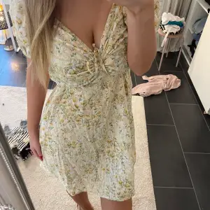 Gul sommar klänning 