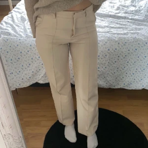 Kostymbyxor - Beiga kostymbyxor från madlady. Fint skick. Nypris ca 400🩷