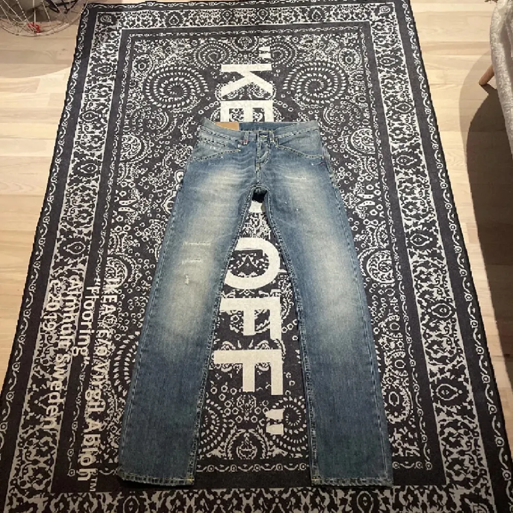 Säljer mina dondup jeans eftersom st det är för små, det är storlek 29. Jeans & Byxor.