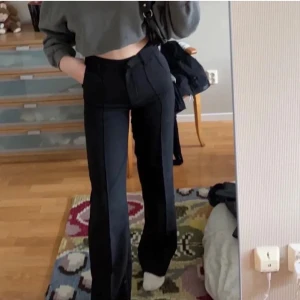 Kostymbyxor  - Kostymbyxor från madlady. Första bilden är lånad. Använda fåtal gånger. Nypris är 499kr🩷