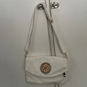 Vit väska - Band som går att justera 