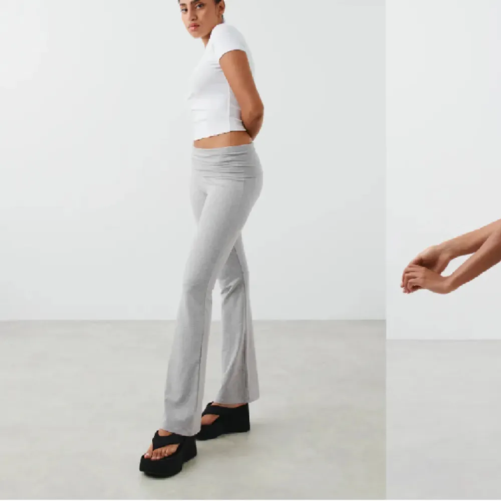 Yoga pant från Gina tricot i stl XS, de är i nyskick då dom inte satt så bra på mig, skriv privat för egna bilder🤍. Jeans & Byxor.