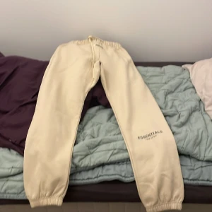 Fog, essentials byxor - Aldrig använda passar påde m men mest s