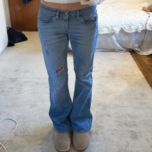 Flare jeans  - Så sjukt snygga och balla Innerben: 80 Midja:40