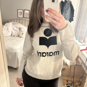 Isabel marant tröja  - Säljer denna isabel marant tröjan i storlek s. Lite slitningar på märket men inget som märks av 💗