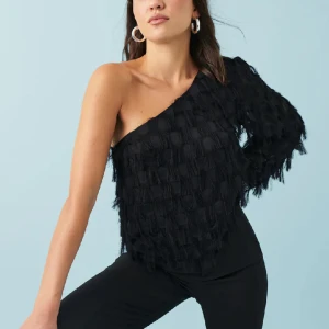 Topp ginatricot  - Säljer denna populära toppen från ginatricot i storlek 36. Säljer då jag aldrig använt den, inte min stil 💕