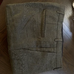 Linnebyxor - Säljer mina nya linnebyxor från SAND COPENHAGEN. 100% linne, storlek 48 (M), i nyskick!