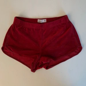 Shorts i sammet - Sammetsshorts från Hollister