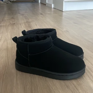 Fina uggs från sport best fashion - Uggs i 38, köpt på Plick var för små för mig.