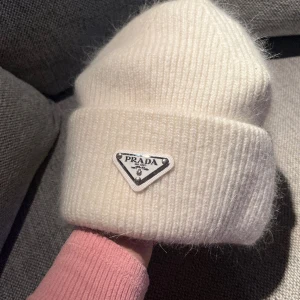 Prada mössa - Lite använd men annars topp skick