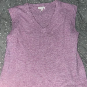 Rosa väst - En skön rosa väst💓 Storlek xs men skulle säga att den snarare är en s