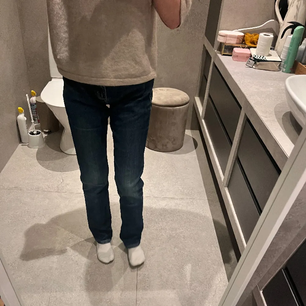 Jätte fina crocker jeans i super bra skick!! Väldigt sparsamt använda💕💕 Hör av dig vid frågor💕storlek 30/32!! . Jeans & Byxor.