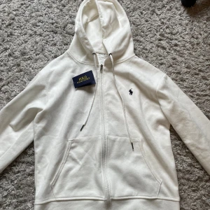 Polo Ralph lauren kofta helt ny storlek s men sitter som m  - Helt ny och sitter som m fast är s