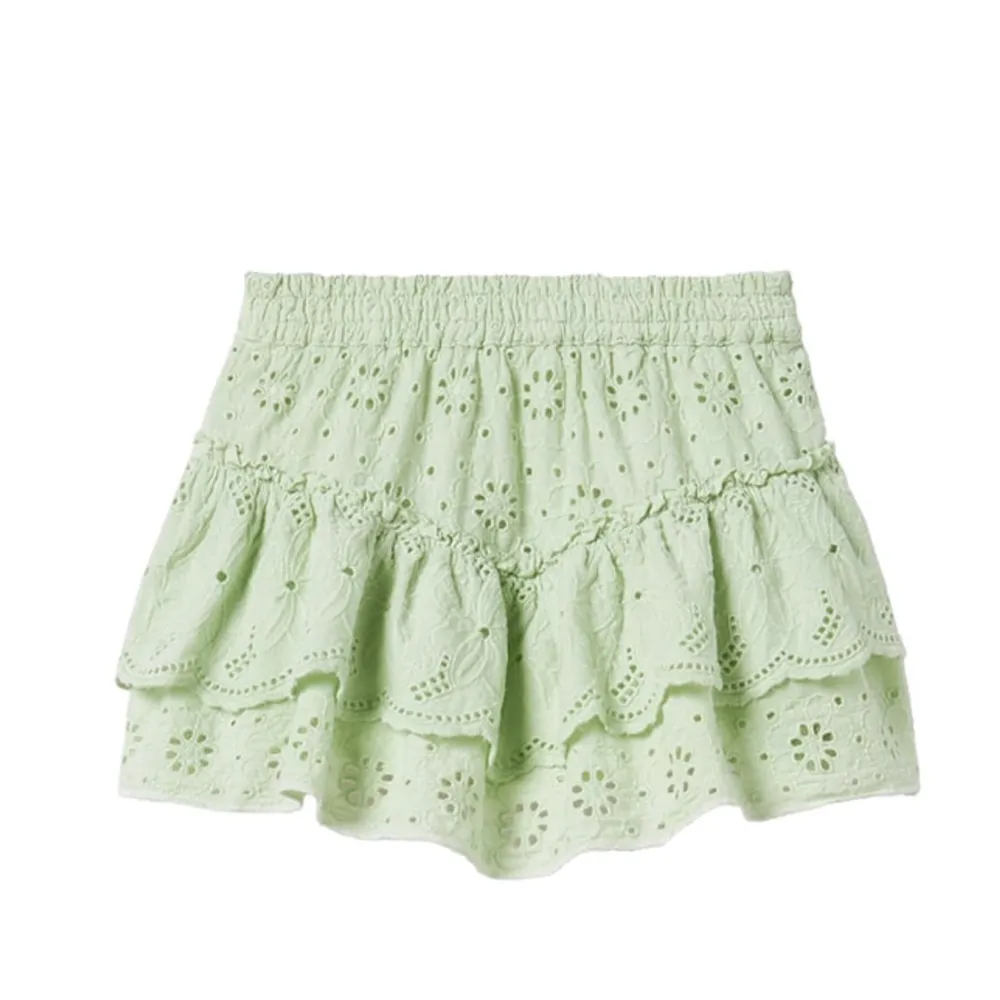 Superfin kjol från zaras barnavdelning! Knappast använd så helt nytt skick.💖💖 Storleken motsvarar dock ca xs! . Kjolar.