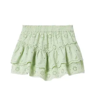 Superfin kjol från zaras barnavdelning! Knappast använd så helt nytt skick.💖💖 Storleken motsvarar dock ca xs! 