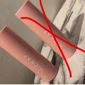 Hickap highlighter stick - Helt nya Hickap highlighter sticks, Varken andvändna eller testade! Fick i present men kmr ej komma t användning eftersom att jag ite andvänder highlighter! 160kr för 1❤️