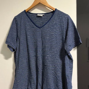 Fin damtröja  - Damtröja till salu skriv gärna om ni har frågor glad budgivning.