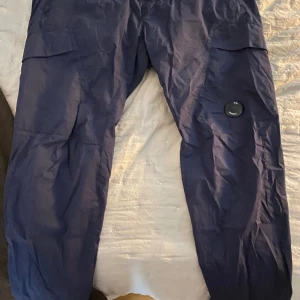 599 - Nyskick, köpta för 2,000kr. Storlek 52