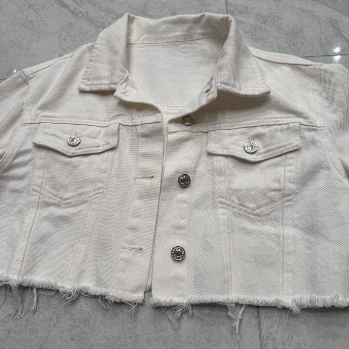 Vit kort jeans jacka🤍 - 93