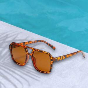 Helt nya svarta solglasögon!  Perfekt till sommaren vid stranden🌟(Checka profil för flera)