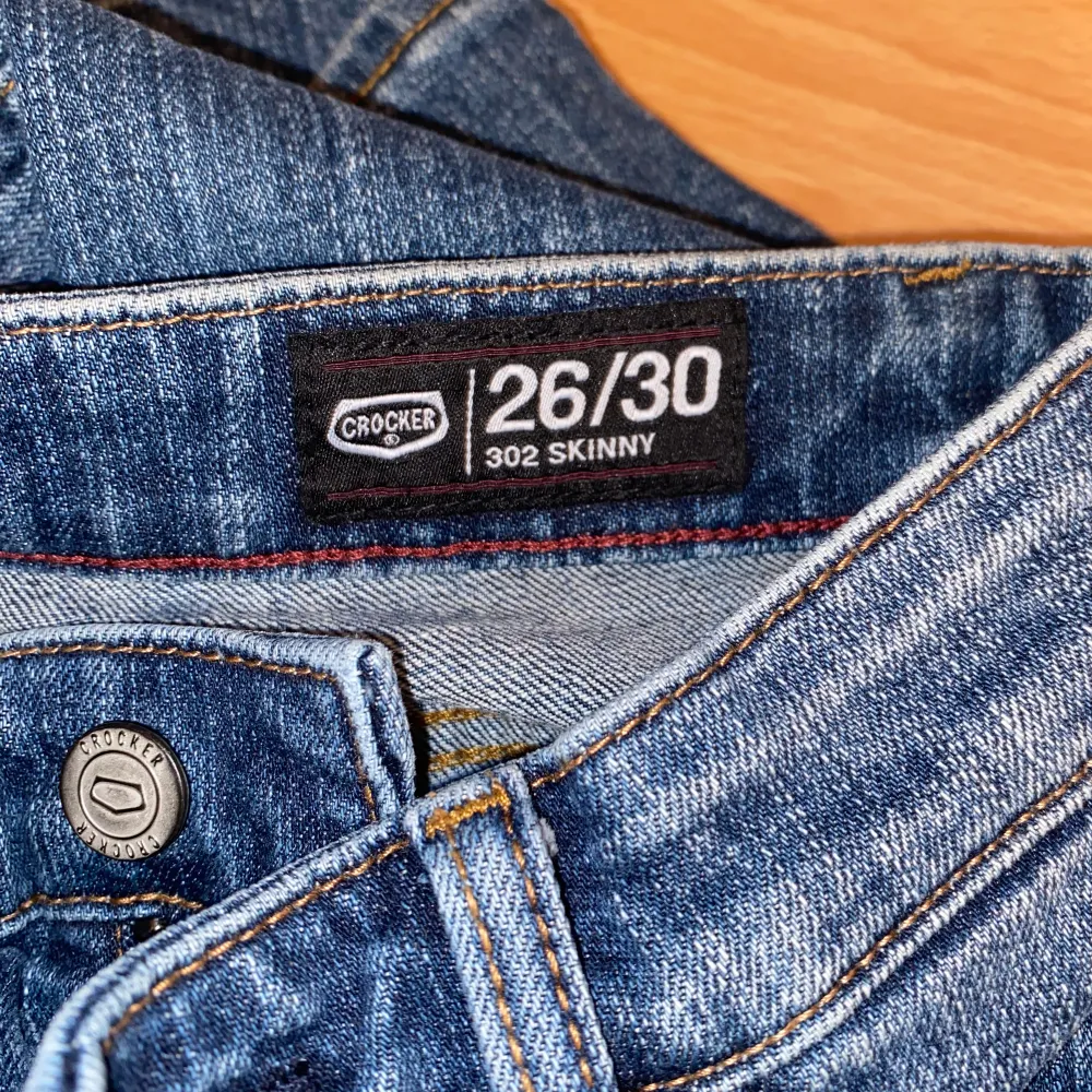 En par fina low waist skinny jeans som aldrig är använda. W 26 L30, passar bra på en som e ca 155 cm. . Jeans & Byxor.