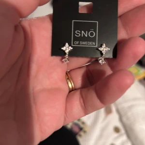 Snö of Sweden örhängen  - Snö of Sweden örhängen nya  Följ mig bara nöjda kunder 😃😃😃