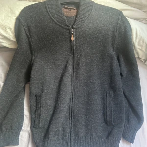 Merino zip från Märtz - Skön tröja i meroniull. Storlek M. Nypris ca 2000, väldigt bra skick