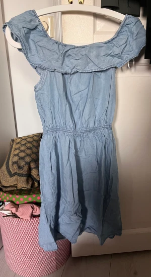 Denim like off the shoulder dress - Nice off shoulder dress in very good condition. Barely used. Size 158/164, but fits a little bigger. Price can be discussed.