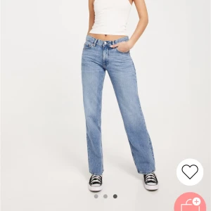 Gina Tricot Low Staight Jeans - Aldrig använda storlek 34