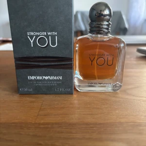 Stronger with you - Säljer min helt nya stronger with you parfym som jag köpte idag helt ny och förpackning och kvitto finns kvar. Tydligen vart de fel och skulle ha en annan parfym och så fick jag denna därför så säljer jag den. Köpt för 60 euro närmare 700 sek