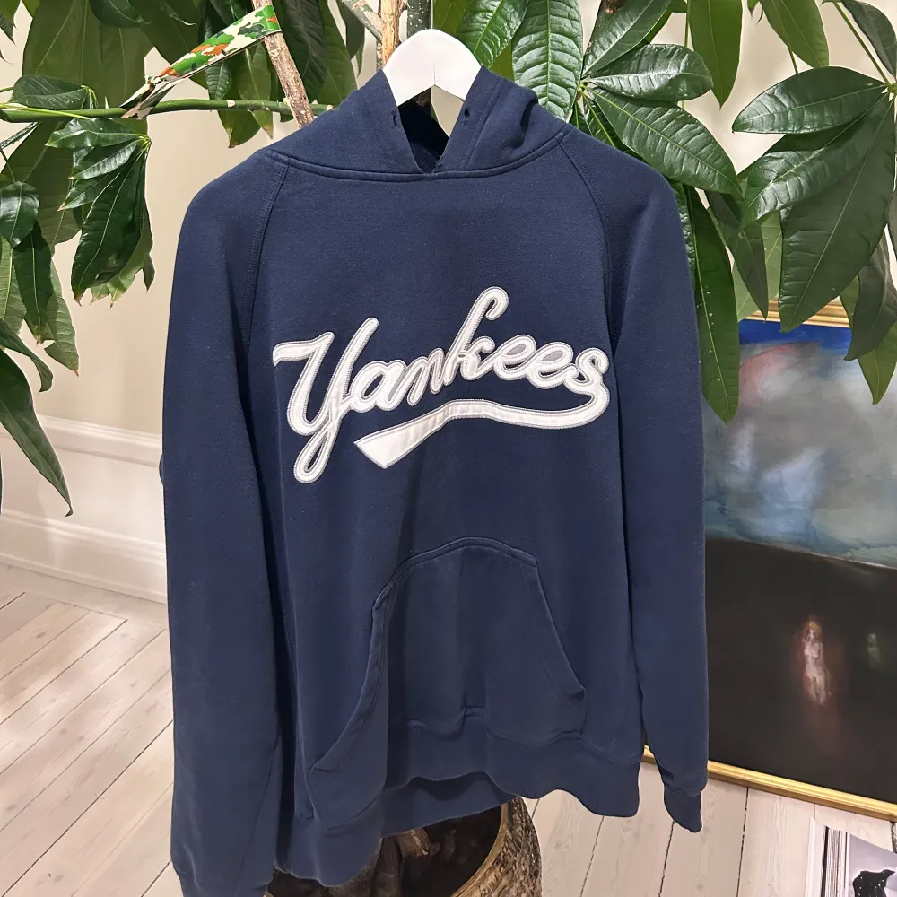  VINTAGE YANKEES HOODIE SIZE M  FITS ME GREAT AS 186CM WORN 1-3 TIMES MY PRICE 350kr Write to me for questions.. Hoodies.