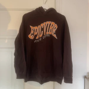 H&M Hoodie - Säljer en H&M hoodie i använt skick.  158/164