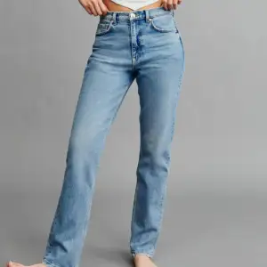 Helt nya jeans från Gina tricot, storlek 36. Nypris 549kr, mitt pris 300kr💞