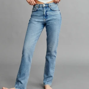 Gina tricot jeans - Helt nya jeans från Gina tricot, storlek 36. Nypris 549kr, mitt pris 300kr💞