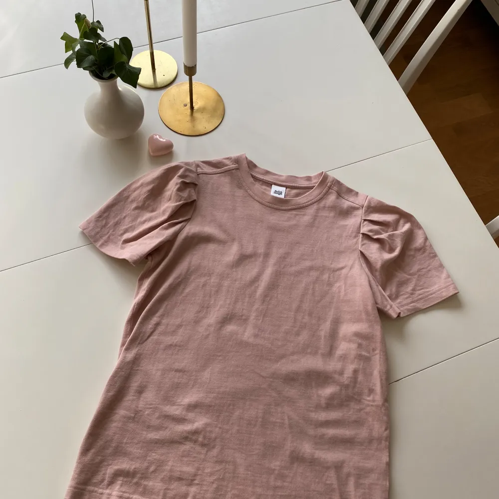 Ljusrosa T-shirt med puffärm från Twist&Tango i strlk XS. Passar även S/36-38. Fint skick. 🌸. T-shirts.