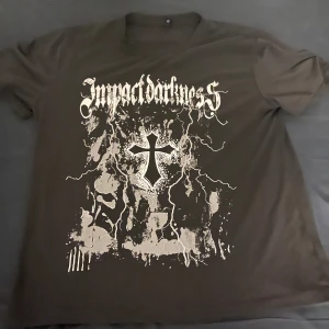 Y2k t-shirt  - EUR 46 Small, USA 36.  Det är en small men den funkar endå bra om du har medium. Nästan inte använd. Bra skick