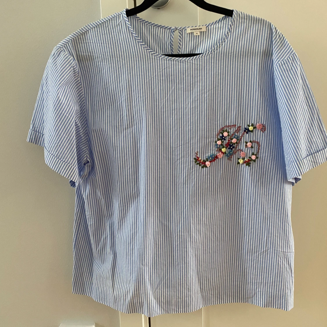 Blå och vit randig blus från Manoush i strl 42 i nyskick