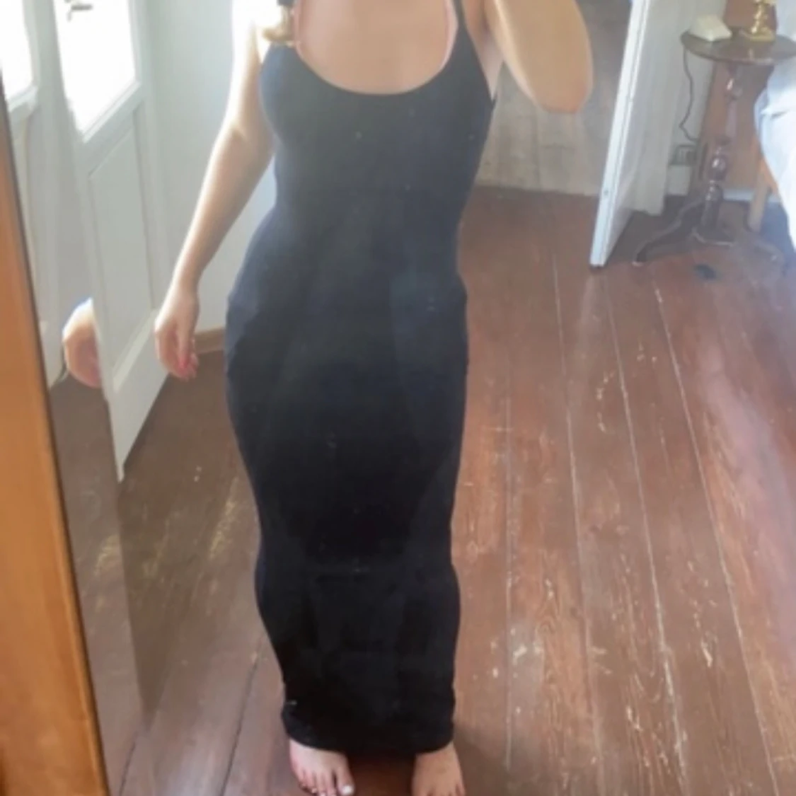 SVART LÅNGKLÄNNING - 93