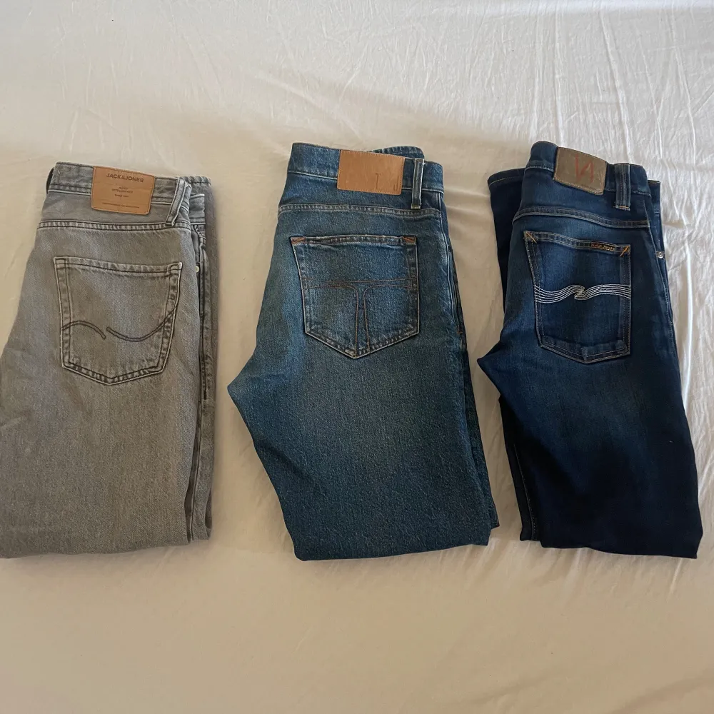  1: jack jones loose chris 29/30 150kr  2:tiger of sweden 30/32 400kr  3: nudie jeans 28/32 400kr Pris kan diskuteras vid snabb affär. Jeans & Byxor.