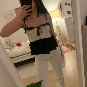 Zara topp  - Superfin topp från Zara i storlek S. använd fåtal gånger så i princip ny! Säljer pga att den inte kommer till användning 🩵