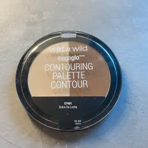 Countour palette som är öppnad men aldrig använd💓har jättebra pigment💓Hör av dig om du är intresserad eller har frågor