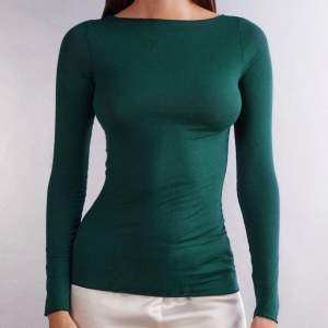 Jätte fin grön intimissimi tröja i cashmere! Köpt på plick, hyfsat bra skick lite trådig💞. Skriv om du har några frågor!💗