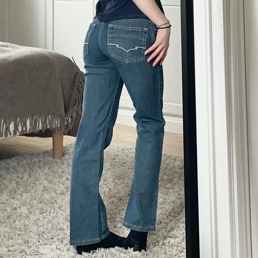 Passar mig som har xxs/xs i jeans. Fint skick! Hör sv er för fler bilder eller mått🫶. Jeans & Byxor.
