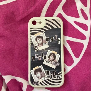 ✨Sturniolo triplets skal✨(iPhone 8) - Om du är ett fan av the sturniolo triplets så kan jag rekommendera det här skalet det är ett vanligt skal inget inget speciellt med det det är bara en bild på dom men tycker du om de rekommenderar jag den😌👌🏽✨