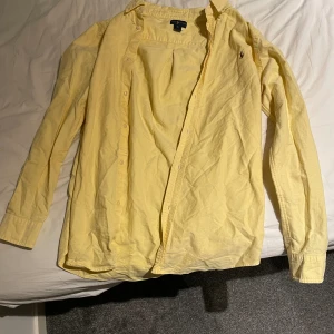 Polo Ralph lauren skjorta - Knappt använd, Stilig unik polo skjorta M-S båda funkar Dm ifall ytligare info om intresserad