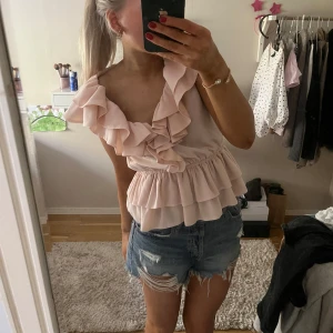 HM topp - säljer denna superfina topp som inte kommer till användning, den är i nyskick💕💞
