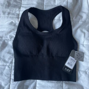  Träningstopp  - Jag säljer denna toppen som är oanvänd med lappen kvar:)💗